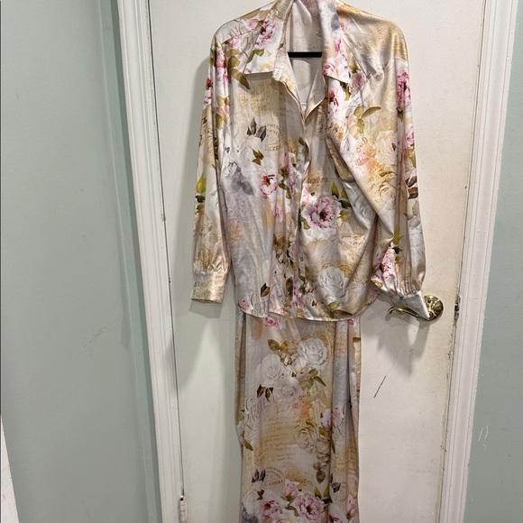 Point Dresses & Skirts - Floral Cream Midi 2 sleeveless dress with coordinating blouse